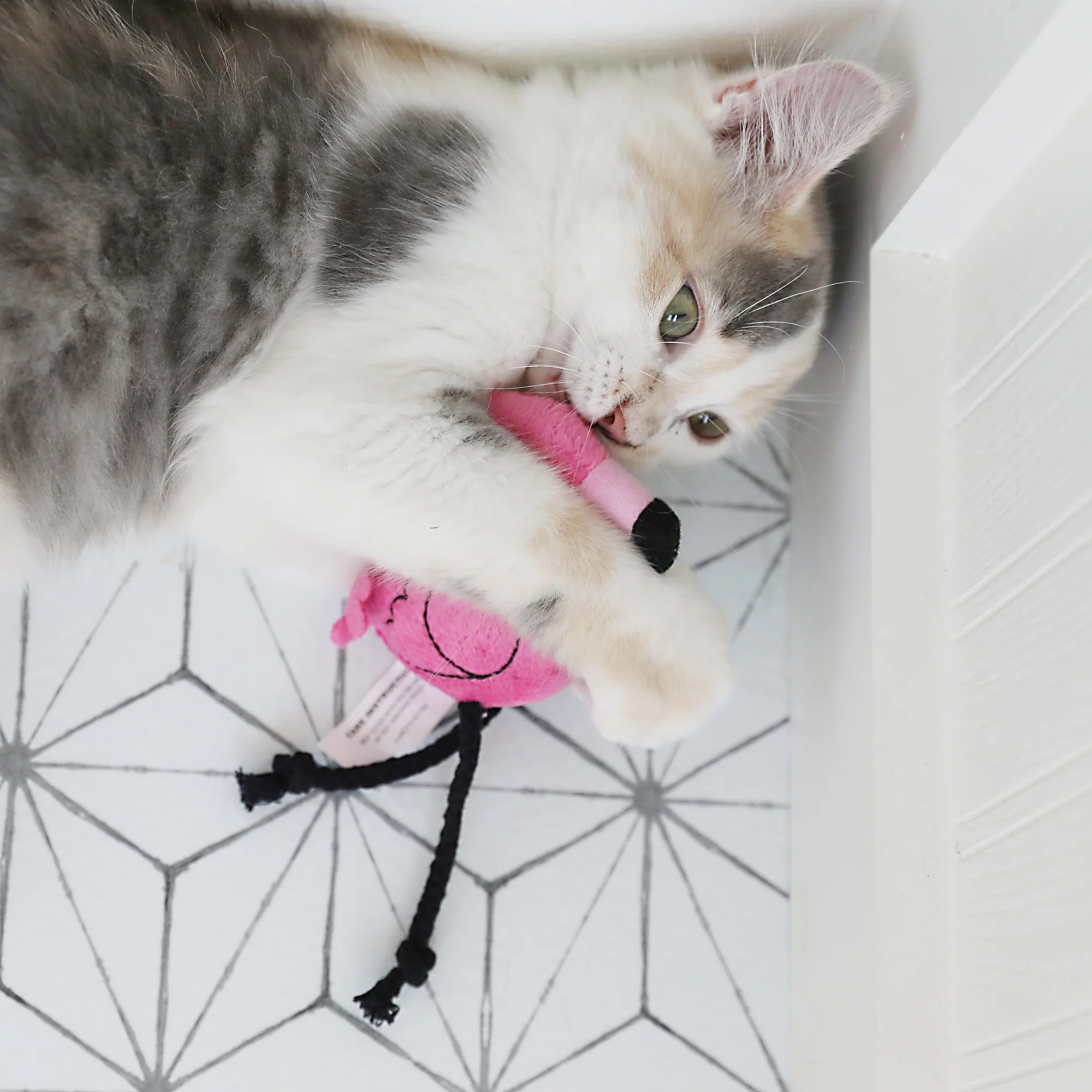 Mad Cat Flingin' Flamingo Catnip & Silvervine Cat Toy - Image 5